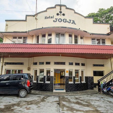 Hotel Jogja Букитинги Екстериор снимка