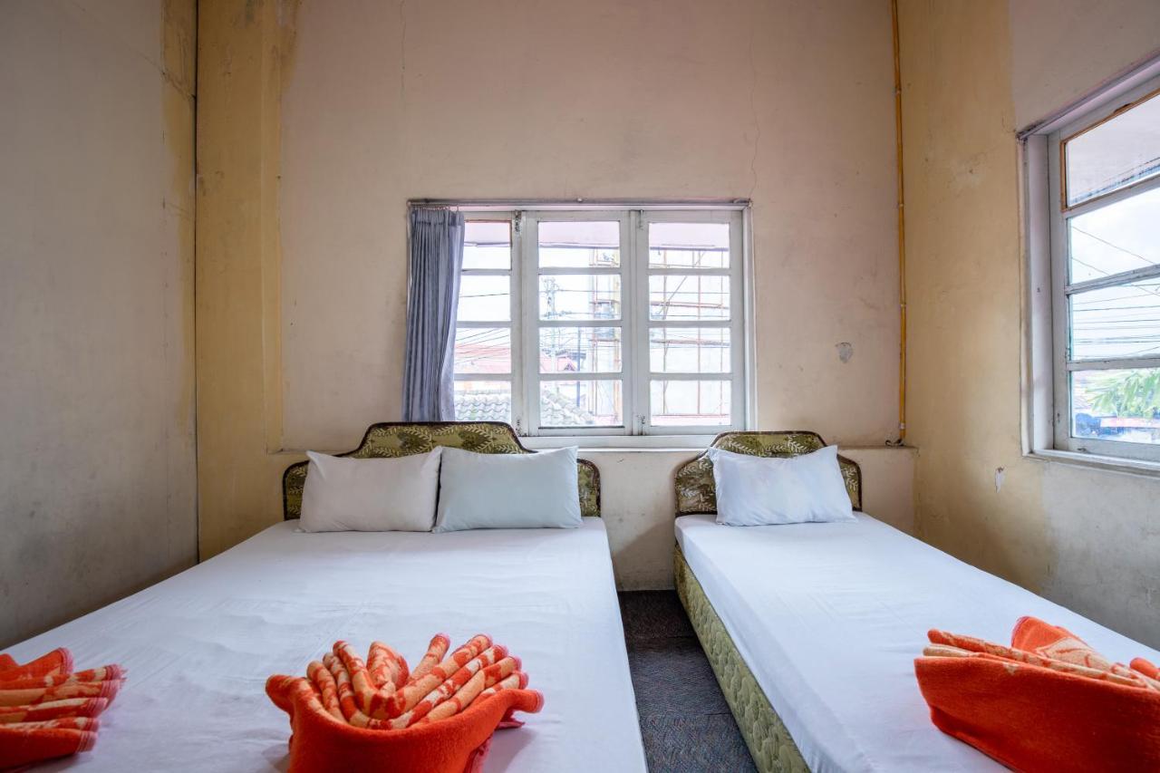 Hotel Jogja Букитинги Екстериор снимка
