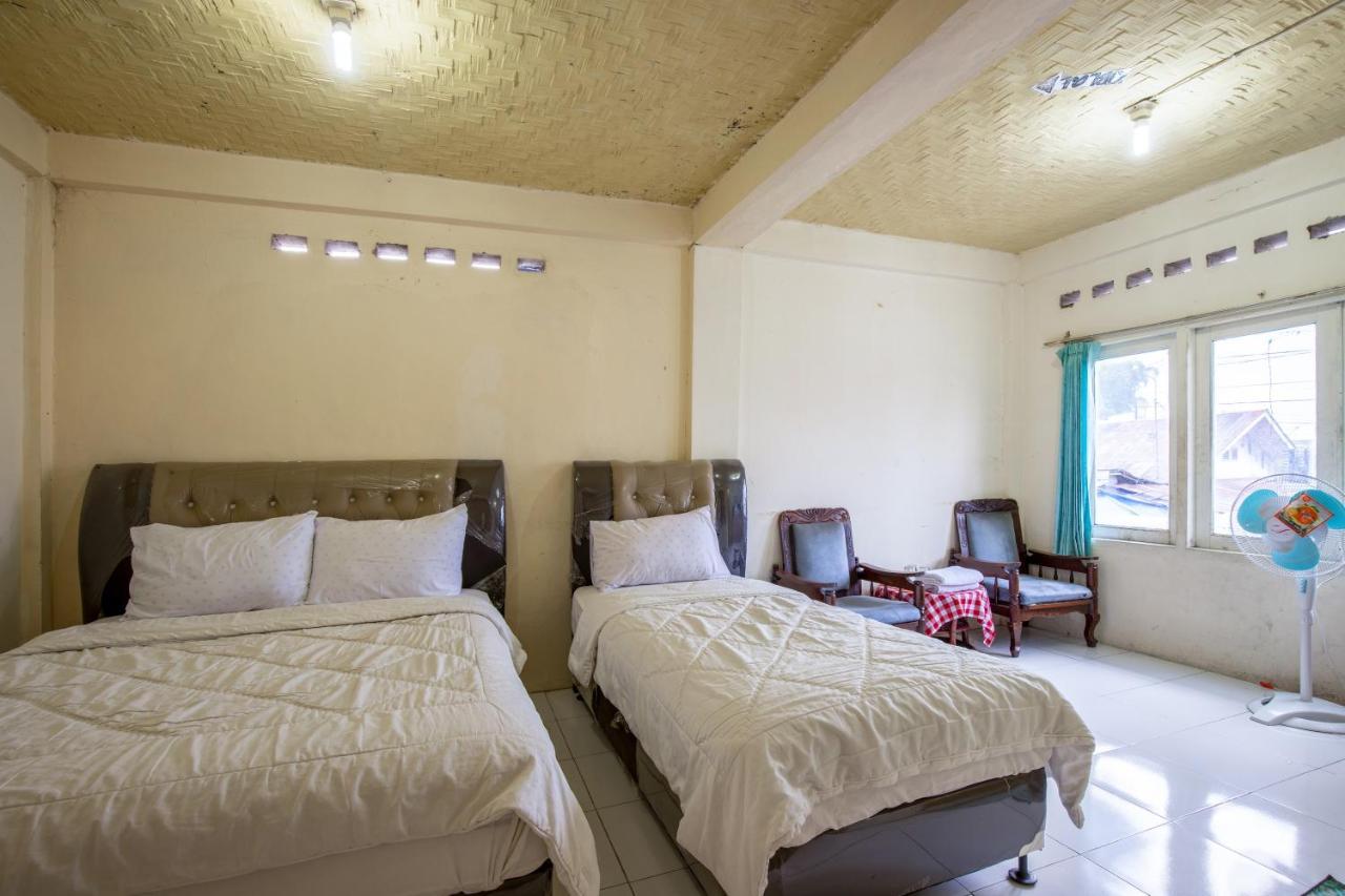 Hotel Jogja Букитинги Екстериор снимка