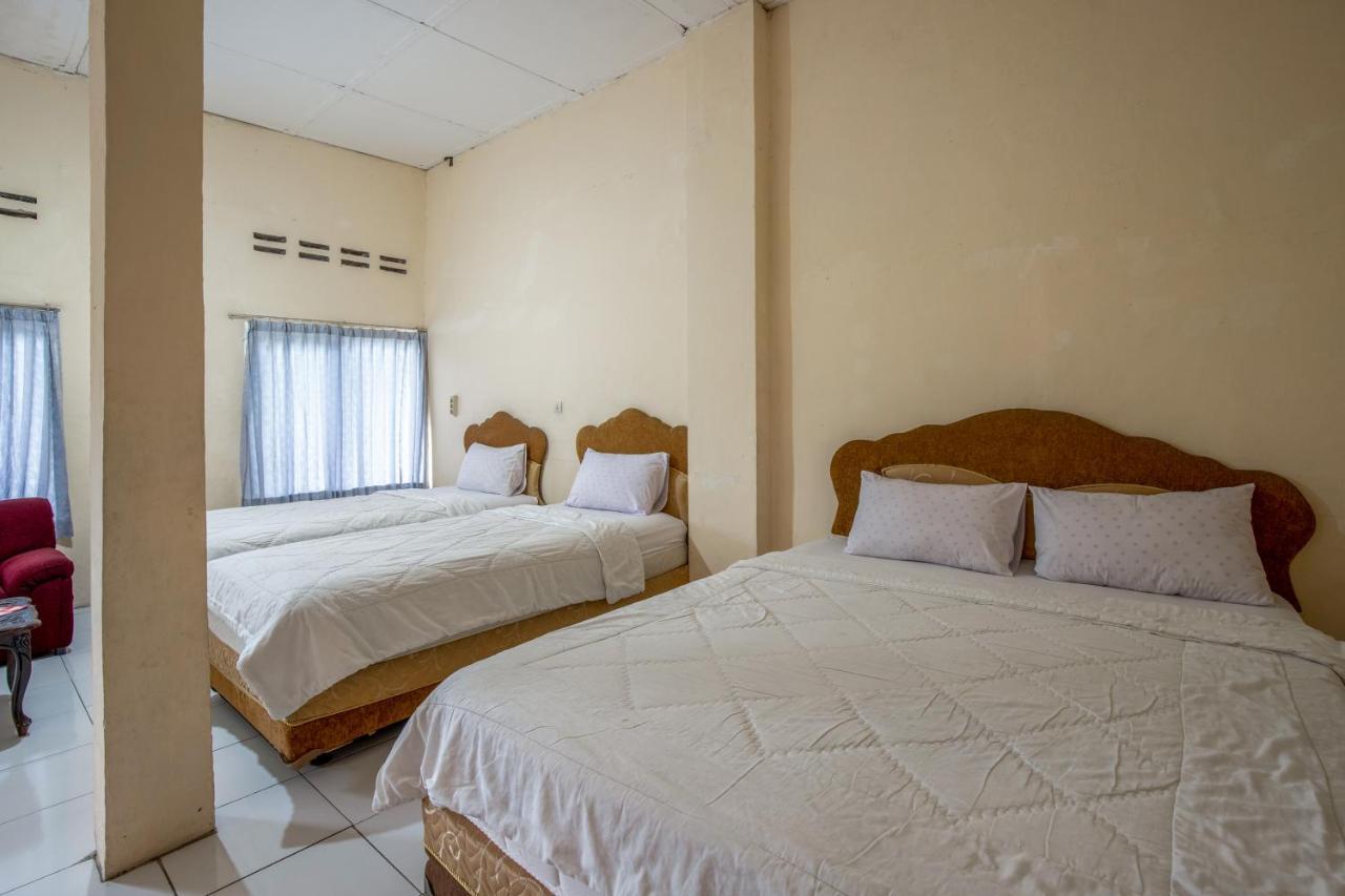Hotel Jogja Букитинги Екстериор снимка