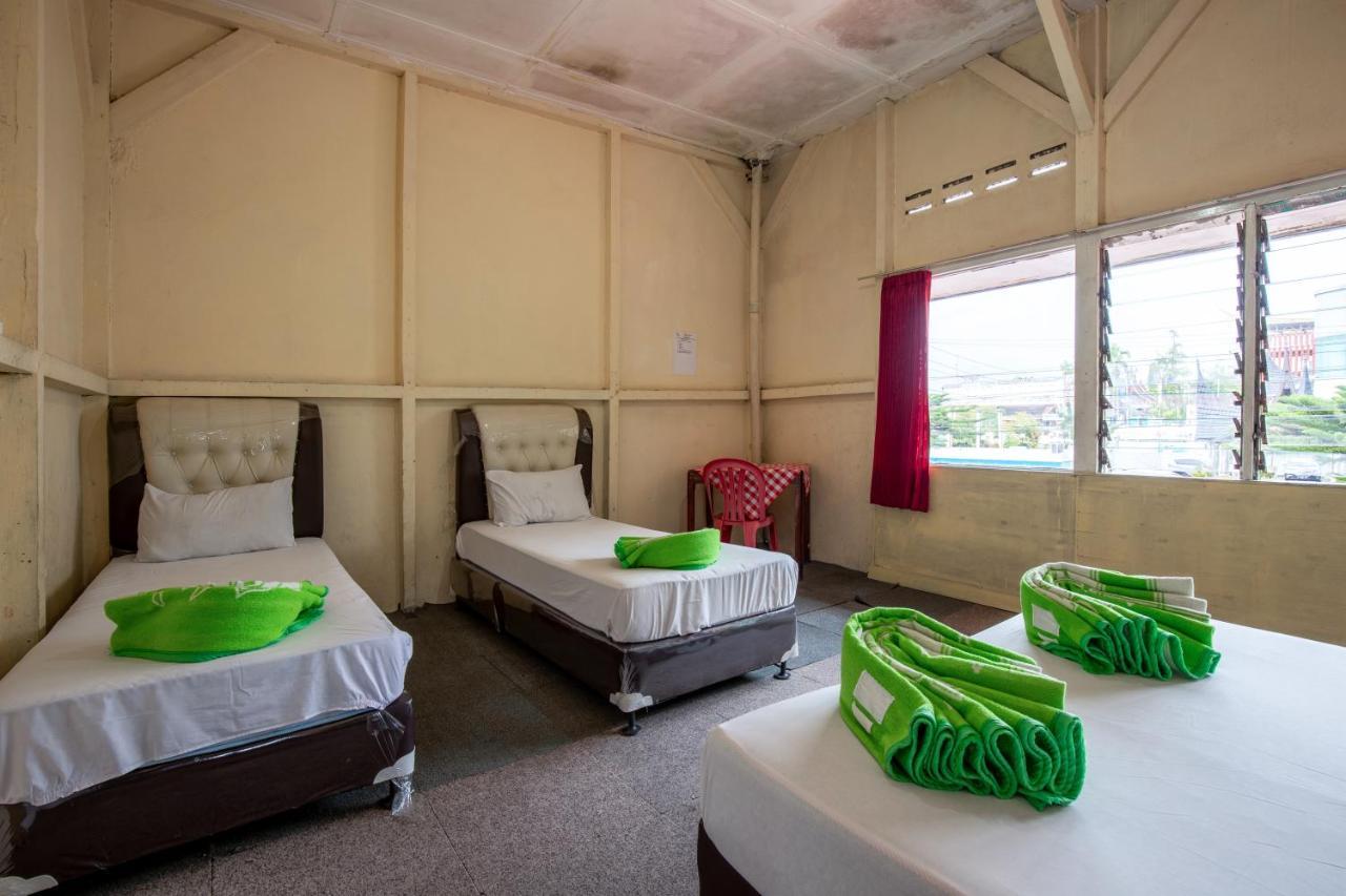 Hotel Jogja Букитинги Екстериор снимка