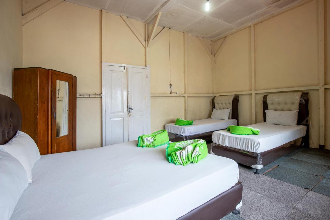 Hotel Jogja Букитинги Екстериор снимка
