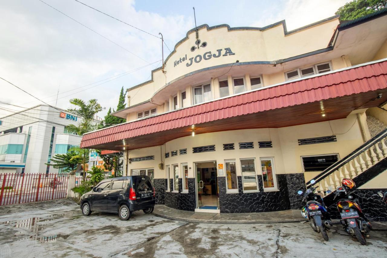 Hotel Jogja Букитинги Екстериор снимка