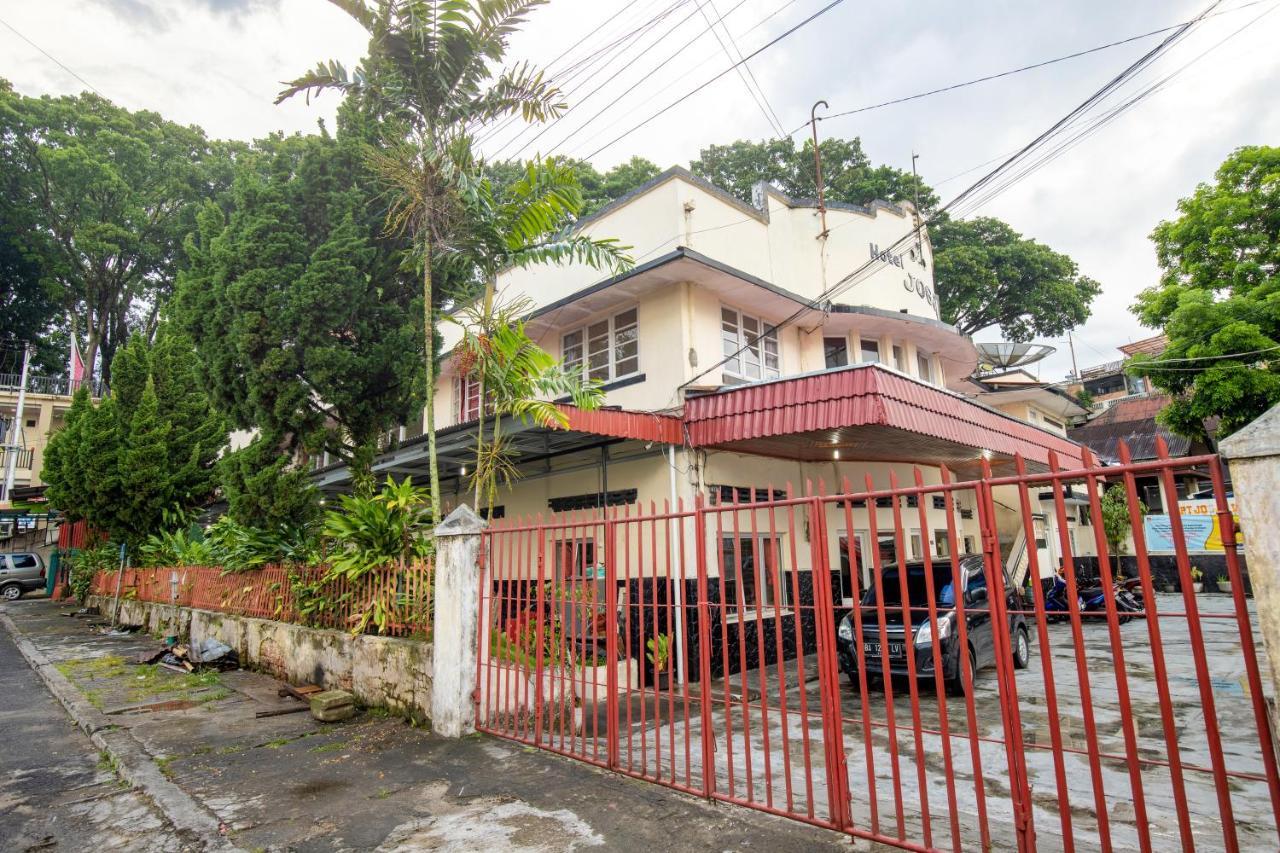 Hotel Jogja Букитинги Екстериор снимка
