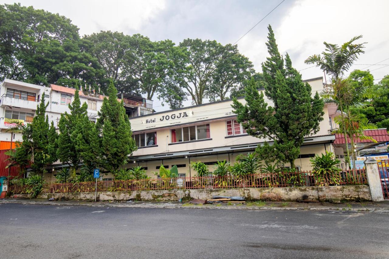 Hotel Jogja Букитинги Екстериор снимка