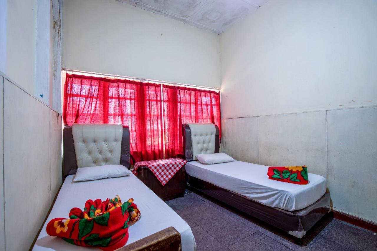 Hotel Jogja Букитинги Екстериор снимка
