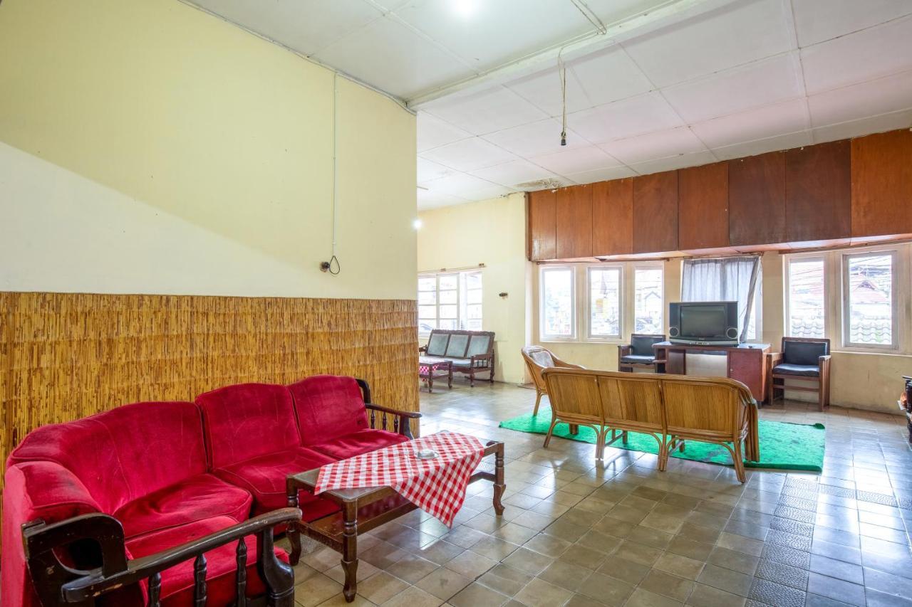 Hotel Jogja Букитинги Екстериор снимка