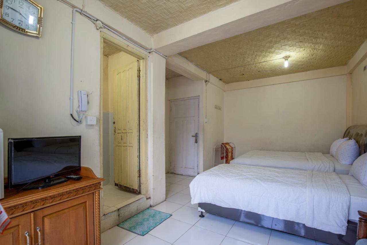 Hotel Jogja Букитинги Екстериор снимка