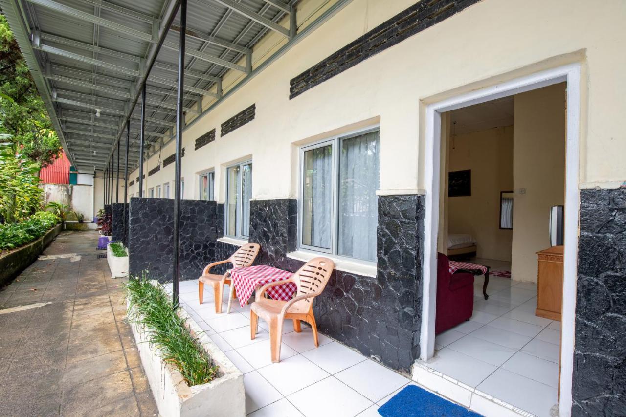 Hotel Jogja Букитинги Екстериор снимка