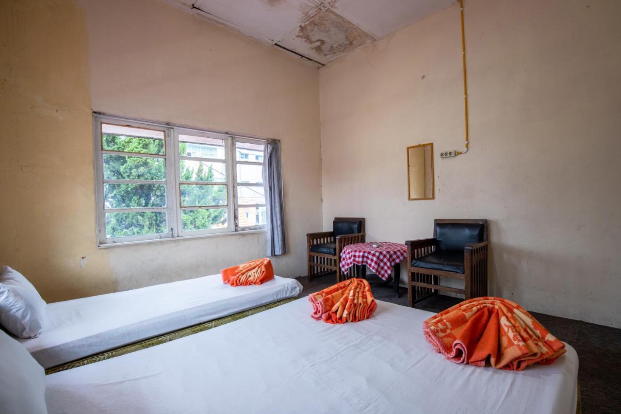 Hotel Jogja Букитинги Екстериор снимка
