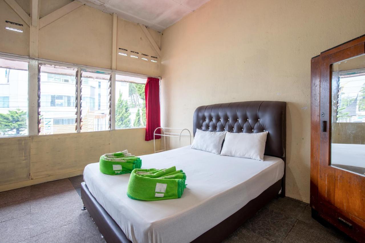 Hotel Jogja Букитинги Екстериор снимка