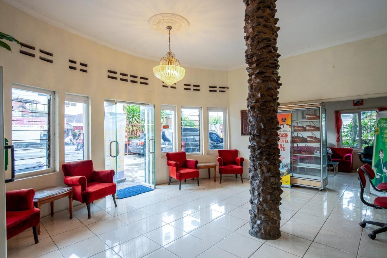 Hotel Jogja Букитинги Екстериор снимка