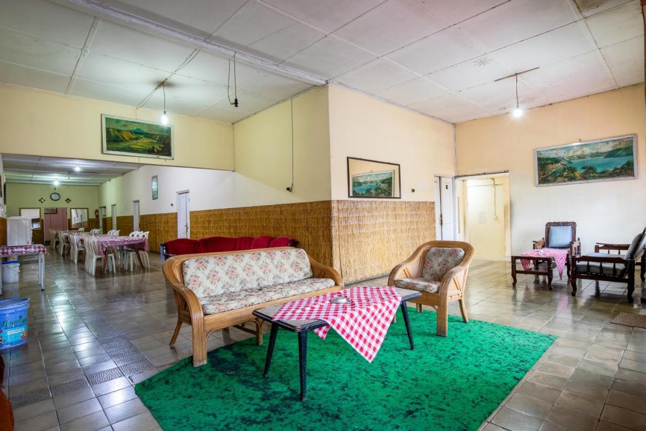Hotel Jogja Букитинги Екстериор снимка